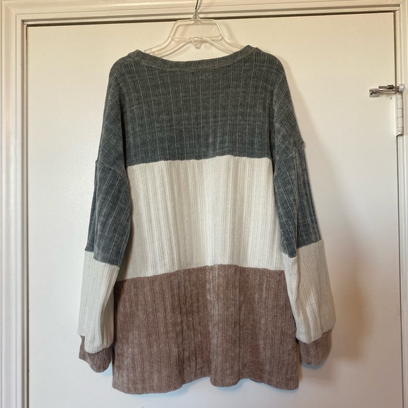 Women’s crewneck striped sweater size medium - Picture 7 of 7